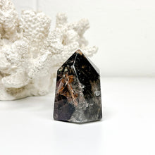 Load image into Gallery viewer, INCLUDED QUARTZ POINT