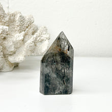 Load image into Gallery viewer, INCLUDED QUARTZ POINT