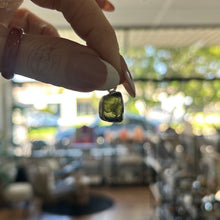 Load image into Gallery viewer, MOLDAVITE PENDANT