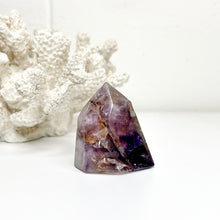 Load image into Gallery viewer, INCLUDED QUARTZ POINT