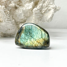 Load image into Gallery viewer, LABRADORITE SMALL FREEFORM