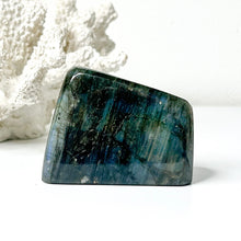 Load image into Gallery viewer, LABRADORITE SMALL FREEFORM