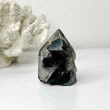 Load image into Gallery viewer, INCLUDED QUARTZ POINT