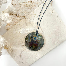 Load image into Gallery viewer, LABRADORITE PENDANT NECKLACE