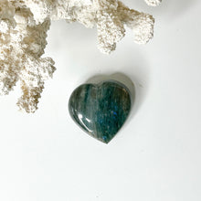 Load image into Gallery viewer, LABRADORITE HEART