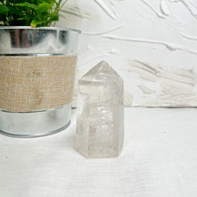 Load image into Gallery viewer, CLEAR QUARTZ POINT