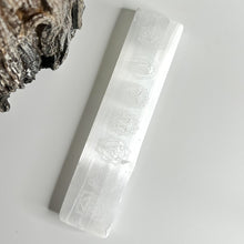 Load image into Gallery viewer, CHAKRA TUMBLE KIT W/SELENITE ENGRAVED ROD