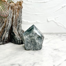 Load image into Gallery viewer, EMERALD ROUGH POINT