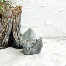 Load image into Gallery viewer, EMERALD ROUGH POINT