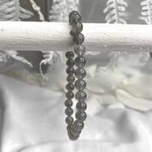 Load image into Gallery viewer, LABRADORITE BRACELET