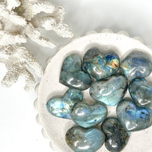 Load image into Gallery viewer, CRYSTAL MIDI HEART
