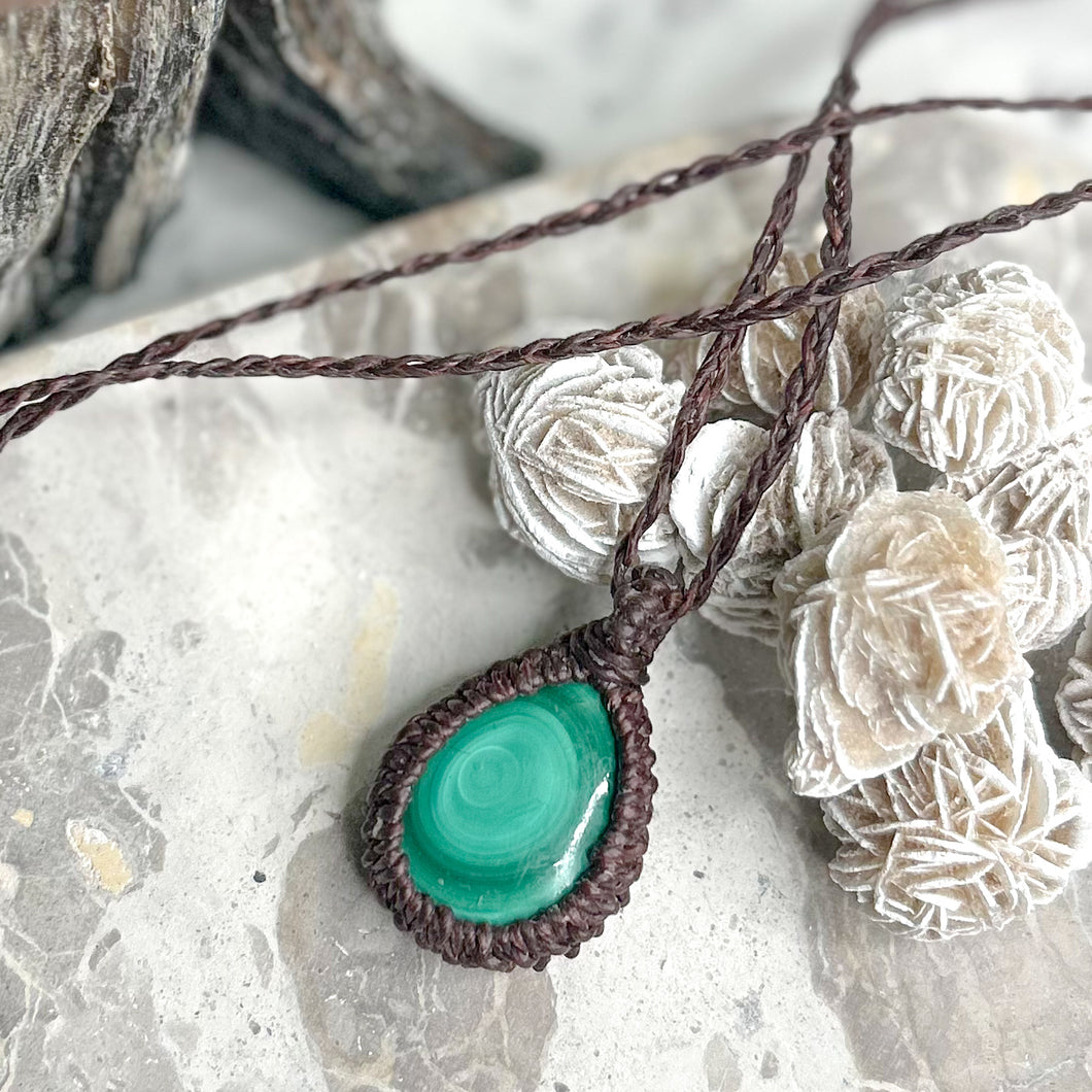 MALACHITE  MACRAME NECKLACE