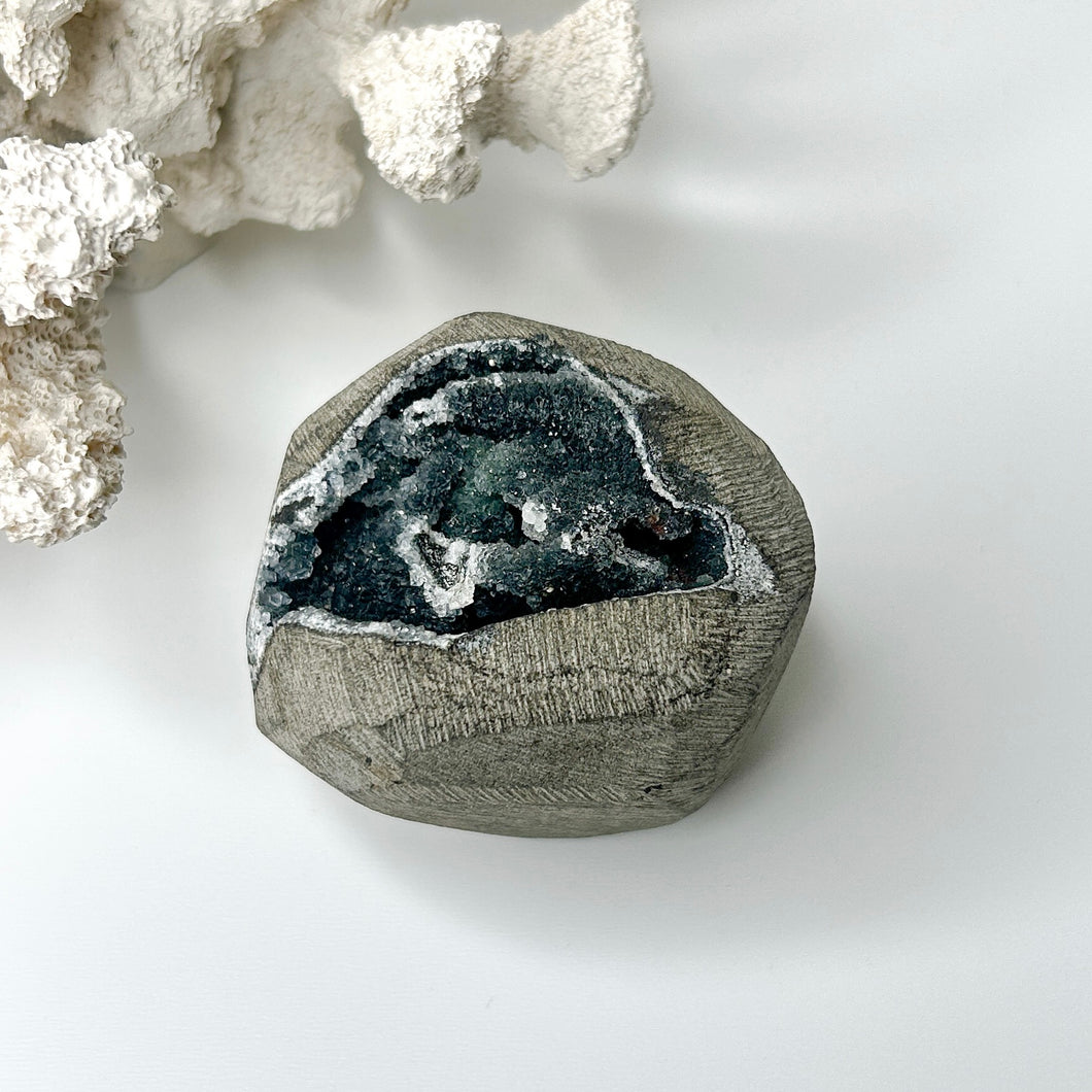 BLACK CHALCEDONY