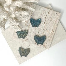 Load image into Gallery viewer, LABRADORITE MINI  CARVING
