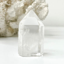 Load image into Gallery viewer, CLEAR QUARTZ POINT

