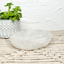 Load image into Gallery viewer, CLEAR “WHITE” QUARTZ BOWL
