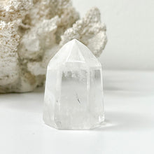 Load image into Gallery viewer, CLEAR QUARTZ POINT
