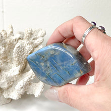 Load image into Gallery viewer, LABRADORITE FREEFORM
