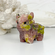Load image into Gallery viewer, HIGHLAND CRYSTAL COW CARVING
