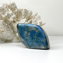 Load image into Gallery viewer, LABRADORITE FREEFORM
