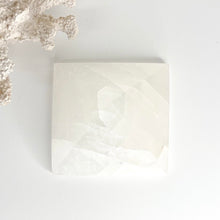 Load image into Gallery viewer, OPTICAL CALCITE PYRAMID
