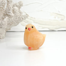 Load image into Gallery viewer, YELLOW CALCITE CHICKEN CARVING
