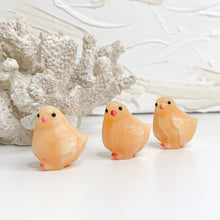 Load image into Gallery viewer, YELLOW CALCITE CHICKEN CARVING
