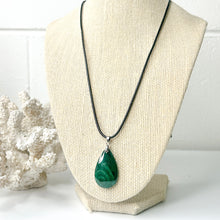 Load image into Gallery viewer, MALACHITE PENDANT NECKLACE
