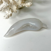 Load image into Gallery viewer, AGATE CHILLI CARVING
