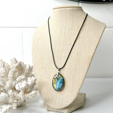 Load image into Gallery viewer, LABRADORITE PENDANT NECKLACE
