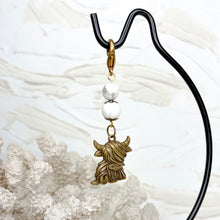 Load image into Gallery viewer, HIGHLAND COW CRYSTAL CLIP
