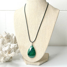 Load image into Gallery viewer, MALACHITE PENDANT NECKLACE
