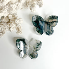 Load image into Gallery viewer, CRYSTAL BUTTERFLY CARVING
