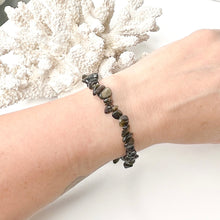 Load image into Gallery viewer, CRYSTAL CHIP BRACELET
