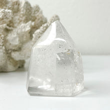 Load image into Gallery viewer, CLEAR QUARTZ POINT
