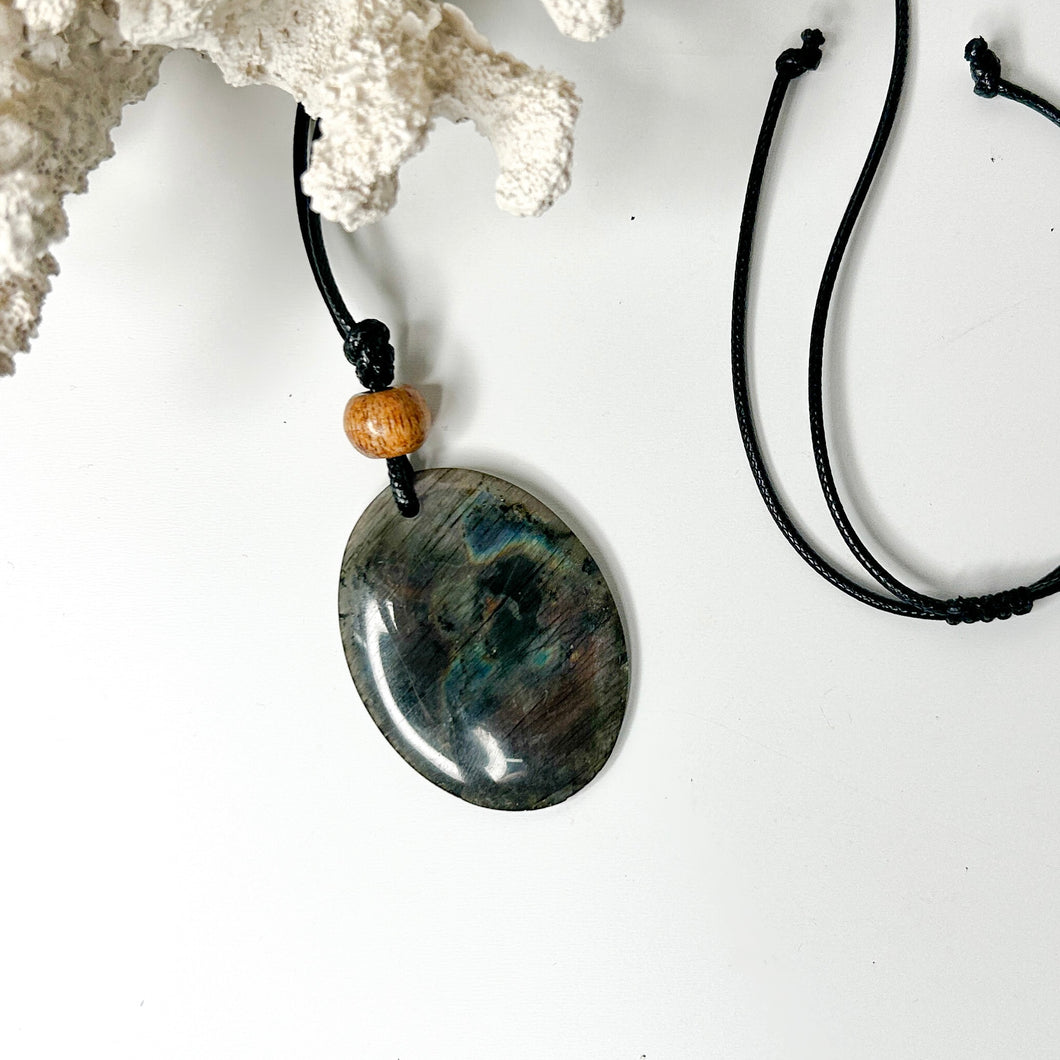 LABRADORITE PENDANT NECKLACE