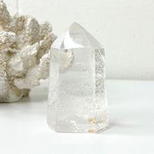 Load image into Gallery viewer, CLEAR QUARTZ POINT

