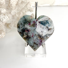 Load image into Gallery viewer, MAGIC STONE HEART - MADAGASCAR

