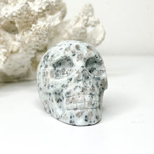 Load image into Gallery viewer, CRYSTAL SKULL CARVING
