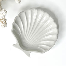 Load image into Gallery viewer, SHELL TRINKET TRAY
