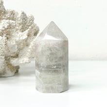 Load image into Gallery viewer, FLUORITE POINT
