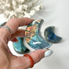 Load image into Gallery viewer, LABRADORITE MOON CARVING
