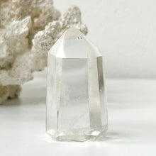 Load image into Gallery viewer, CLEAR QUARTZ POINT
