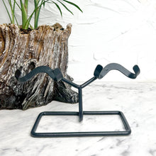 Load image into Gallery viewer, DOUBLE HEART METAL STAND
