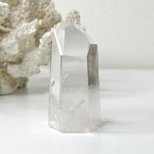 Load image into Gallery viewer, CLEAR QUARTZ POINT

