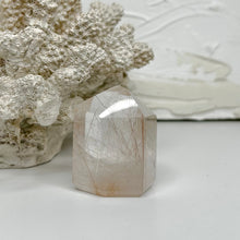 Load image into Gallery viewer, INCLUDED QUARTZ POINT
