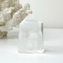 Load image into Gallery viewer, CLEAR QUARTZ POINT
