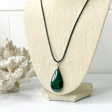 Load image into Gallery viewer, MALACHITE PENDANT NECKLACE

