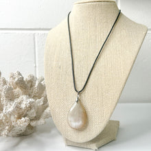 Load image into Gallery viewer, PEACH MOONSTONE PENDANT
