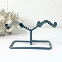 Load image into Gallery viewer, DOUBLE HEART METAL STAND
